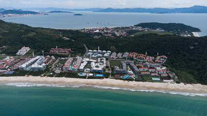 Fototapeta na wymiar Vista aérea da Praia Brava em Florianópolis Santa Catarina 