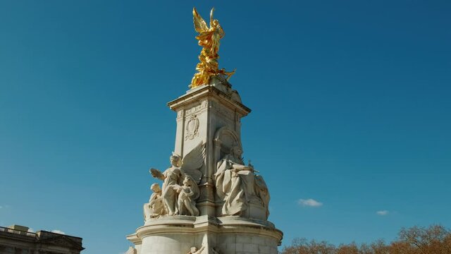 Wide rotating shot of the Victoria Memorial, opposite Buckingham Palace in London, England, UK, unveiled in 1911