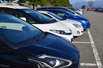 駐車中の車 屋外駐車場