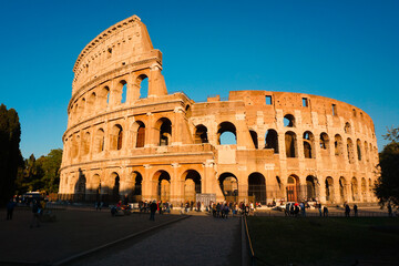 Fototapeta na wymiar Il bellissimo Colosseo a Roma