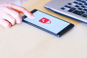 スマホ　認証　ロック　ベリファイ