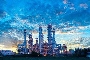 Fototapeta na wymiar Power plant gas or oil for industry at twilight, Power plant with sunlight