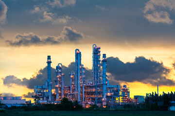 Fototapeta premium Power plant gas or oil for industry at twilight, Power plant with sunlight