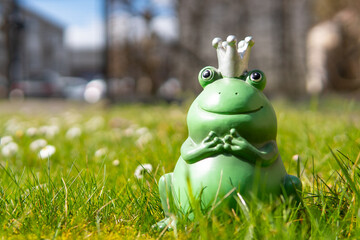 figurine of a frog