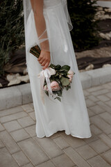 bride holding a bouquet
