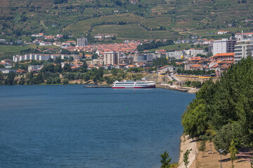 Fototapeta na wymiar View at the Douro river on Regua, downtown city and typical landscape of the highlands in the north of Portugal
