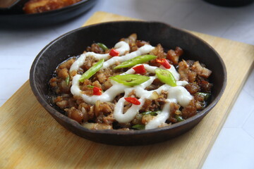 reshly cooked Filipino food called Pork Sisig