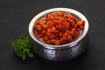Baked kidney with tomato sauce