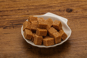 Cane sugar cubs in the bowl