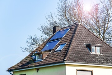 Vacuum solar water heating system