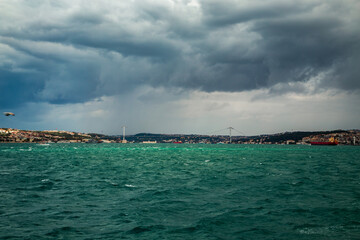 Obraz premium Strait of the Bosphorus on a cloudy day.