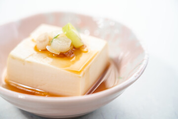 Fototapeta na wymiar Healthy tofu stewed in a Earthenware pot