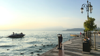 tramonto al lago