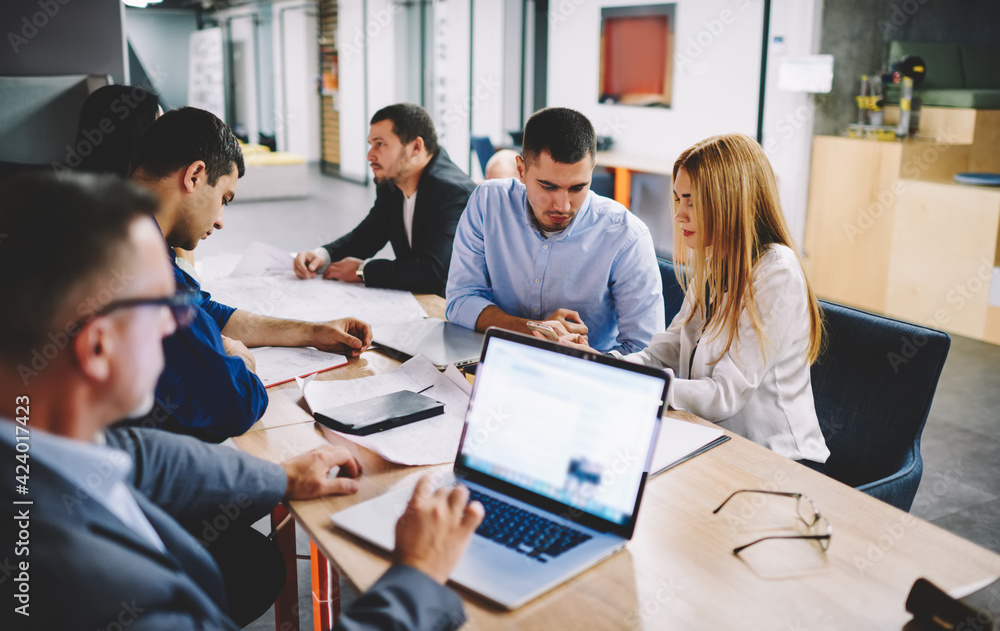 Aufkleber male employer connecting to office internet for checking banking account during office brainstorming