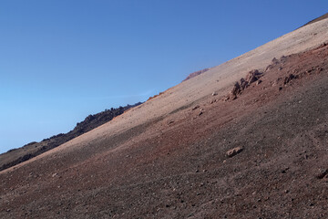 Ladera del volcán Teide en la isla de Tenerife, Islas Canarias, España. Paisaje geológico del Parque Nacional del Teide.
