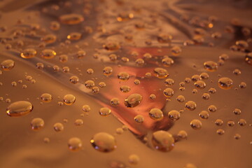 Gocce di acqua su fondi colorati