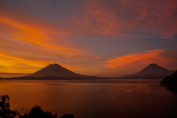 Amanecer en Lago Atitlán Guatemala 