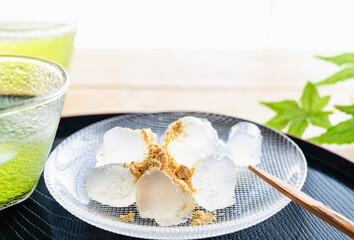 わらび餅と冷茶