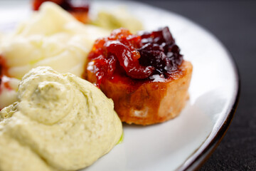 Salmon medallions with mashed potatoes and sauce
