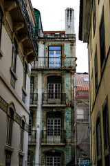 Fototapeta na wymiar Colorful, typical and majestic old houses in Lisbon