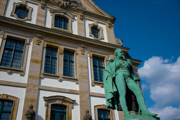 Obraz premium Carl von Alten Statue in front or the State Archive of Lower Saxony in Hannover, Germany