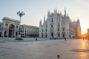 Fototapeta premium milan cathedral at dawn