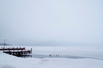 霧に煙る結氷した阿寒湖