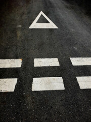 Go on the right and positive path of the white guidance arrow, the asphalt road, the road of life, learning concepts