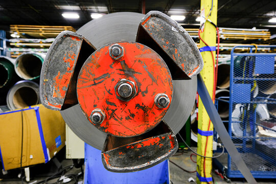 Decolier machine with metal iron coil to make metal roofing and flashing