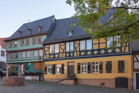 Historisches Geb&auml;ude auf dem H&ouml;chster Schlossplatz, Frankfurt-H&ouml;chst, Hessen