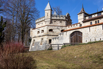 Fototapeta na wymiar Altes Schloss Kloster auf der Schwäbischen Alb mit einem wunderschönen Ausblick 