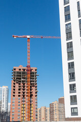 Construction of a multi-storey high-rise apartment building