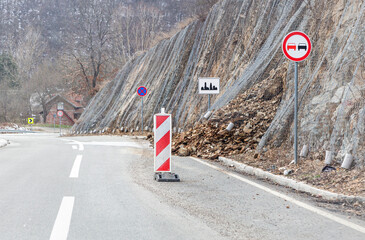 Rocks blocking the road due to a slope slide