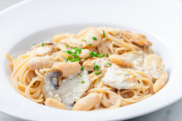 spaghetti with creamy mushroom sauce, chicken and beans