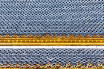 Obraz premium Clay tile roof at Thai temple pattern and background seamless