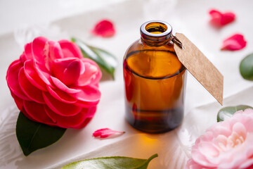 椿油　アロマオイルやナチュラルな化粧品イメージ