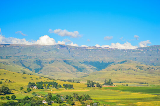 Panoramic Drakensberg mountain escarpment around Cathkin park in Kwazulu natal South Africa © shams Faraz Amir