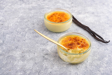 Crème brûlée isolated