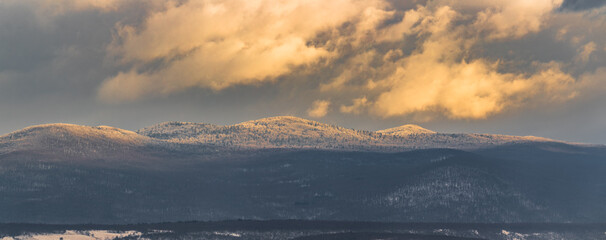 Fototapeta premium sunset over the mountains