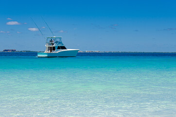 Hatteras yacht in mexican caribbean