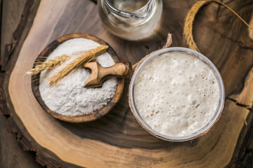 The leaven for bread is active. Starter sourdough ( fermented mixture of water and flour to use as leaven for bread baking). The concept of a healthy diet