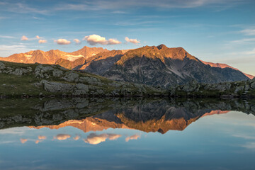 Coucher de Soleil  , bivouac au lac de la Coche , Paysage de la Chaîne de Belledonne en été  ,...