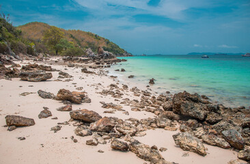 Fototapeta na wymiar Laem Hua Khod Beach on Koh Larn Island, Pattaya, Thailand