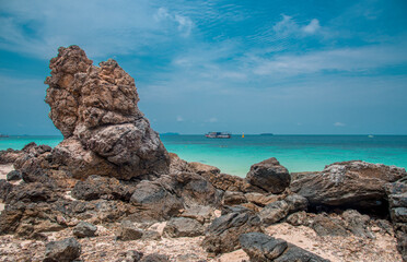 Fototapeta na wymiar Laem Hua Khod Beach on Koh Larn Island, Pattaya, Thailand