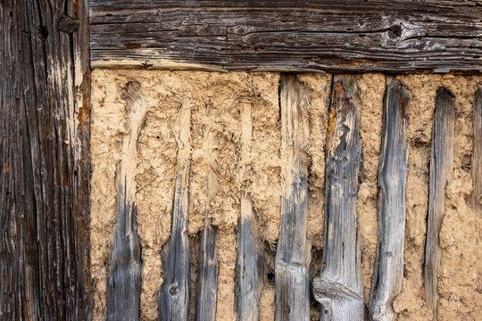 Detail bauf&auml;lliges marodes Fachwerk