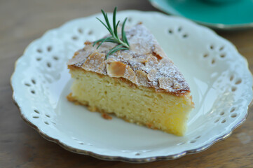 almond cake, cake or vanilla cake with almond topping