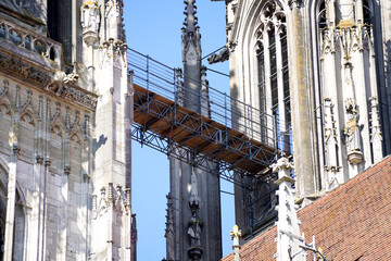 Dom St Peter in Regensburg, detailed shots with the telephoto lens in spring
