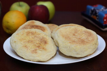 English muffins and fruit