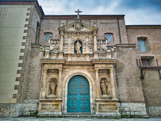 Fototapeta na wymiar Portada fachada iglesia de Las Francesas en la ciudad de Valladolid