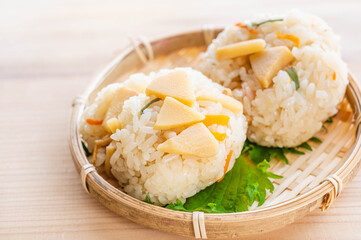 筍のおこわのお握り